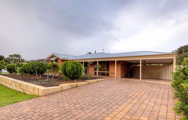 We recently purchased this property off-market for $635,000, rented for $650 per week.

🏡Features:
✔️Comparables selling around $700k
✔️Purchased at least $70,000 below market value
✔️5.32% yield
✔️4 bed, 2 bath home on a large 800sqm block
✔️Low vacancy rate - 0.5%
✔️Median days on market - 7 days
✔️Close to the water
✔️Neighbouring high end suburbs 

Congratulations Shaun & Jarryde on a stellar result! 🎉

#investmentproperty #investor #clientresult #ypyw #wealthcreation #realestateinvesting #buyersagent